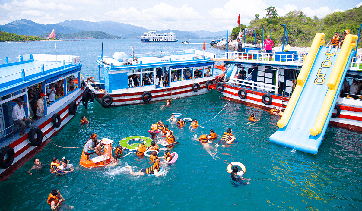 Snorkeling Tour with Floating Bar Experience
